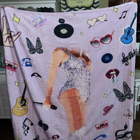 Taylor Swift Music-Themed Blanket - Picture 1 of 2